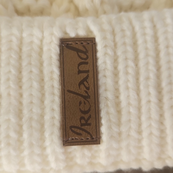 Pom-pom Winter beanie - Picture 3 of 3